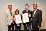 WKO Steiermark Präsident Josef Herk (l.) und Wirtschaftslandesrat Christian Buchmann (r.) mit den beiden Medaillengewinnern Christina Peinthor und Wolfgang Fank. © Fischer
