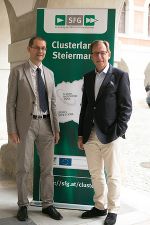 v.l.: DI Dr. Robert Gfrerer (GF), Dr. Christian Buchmann (Landesrat für Wirtschaft, Europa und Kultur) © Das Kunztfoto v.l.: DI Dr. Robert Gfrerer (GF), Dr. Christian Buchmann (Landesrat für Wirtschaft, Europa und Kultur)