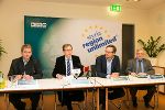 v.l.: Jakob Holzer (Geschäftsführer Profiteam Holzer GmbH), Dr. Christian Buchmann (Landesrat für Wirtschaft, Europa und Kultur), Hannes Radaschitz (Geschäftsführer Tischlerei Radaschitz GmbH) und Dr. Burghard Kaltenbeck (Geschäftsführer Steirische Wirtschaftsförderung SFG). © SFG/Frankl