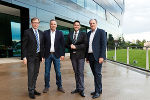 v.l.: Dr. Christian Buchmann (Landesrat für Wirtschaft, Europa und Kultur), Klaus Ibitz (Kamera), Thomas Weber (Gestalter) und Gerhard Koch (ORF Steiermark-Chefredakteur). © ORF/Schöttl