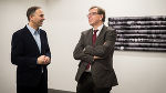Landesrat Dr. Christian Buchmann und Direktor Sandro Droschl, vor einer Arbeit von Christina Tsilidis. © Alexander Danner 