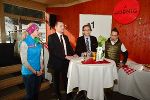 v.l.: Marion Kreiner (Snowboard-Weltmeisterin 2009), Marcus Grausam (A1 Technikvorstand), Christian Buchmann (Wirtschaftslandesrat), Jürgen Stolz (Geschäftsführer der Tischlerei Stolz in St. Georgen). © Peter Haselmann v.l.: Marion Kreiner (Snowboard-Weltmeisterin 2009), Marcus Grausam (A1 Technikvorstand), Christian Buchmann (Wirtschaftslandesrat), Jürgen Stolz (Geschäftsführer der Tischlerei Stolz in St. Georgen).
