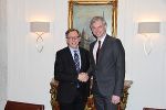 Wirtschaftslandesrat Dr. Christian Buchmann und sein oberösterreichischer Amtskollege Dr. Michael Strugl setzen beim Thema Smart Production auf eine enge Zusammenarbeit. © kk Wirtschaftslandesrat Dr. Christian Buchmann und sein oberösterreichischer Amtskollege Dr. Michael Strugl setzen beim Thema Smart Production auf eine enge Zusammenarbeit.