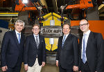 v.l.: Arnulf Wolfram (Leitung Mobility, Siemens AG Österreich); Christian Buchmann (Landesrat für Wirtschaft, Europa und Kultur); Markus Grob (Vorstandsvorsitzender der Firma Carl Cloos Schweißtechnik) und Thomas Graetz (Leitung Fahrwerke Graz, Siemens Mobility). © Siemens