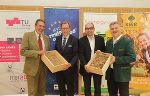 v.l.: O.Univ.-Prof. Dipl.-Ing. Dr.techn. Ulrich Bauer (Vizerektor TU Graz), Dr. Christian Buchmann (Wirtschaftslandesrat), DI Dr. Walter Haslinger (GF Bioenergy 2020+), DI Stephan Jantscher (GF KWB). © Wachmann