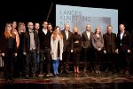 Die Preisträgerinnen und Preisträger der Landeskulturpreise 2015 mit LH Schützenhöfer (Mitte) und LR Buchmann (r.) bei der gestrigen Verleihung © Fotos: Miriam Raneburger; bei Quellenangabe honorarfrei Die Preisträgerinnen und Preisträger der Landeskulturpreise 2015 mit LH Schützenhöfer (Mitte) und LR Buchmann (r.) bei der gestrigen Verleihung