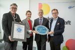 Eberhard Schrempf (CIS), Stefanie Schöffmann (look! design), Gerhard Widmann (Flughafen Graz), Wirtschaftslandesrat Christian Buchmann; v.l. © CIS/Ulrike Rauch 
