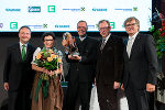v.l.: Mag. Peter Trummer (Energie Steiermark), Familie Resi und Wilhelm Steiner (Steiner GmbH & Co KG/Loden Steiner - Preisträger Sonderpreis für Lebenswerk), Dr. Christian Buchmann (Wirtschaftslandesrat), KommR Gerhard Wohlmuth (Obmann Sparte Handel Steiermark). © WK/Schiffer
