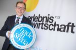Wirtschaftslandesrat Dr. Christian Buchmann freut sich über die erfolgreiche Bilanz der Erlebniswelt Wirtschaft zum 5. Geburtstag. © CIS/Rauch Wirtschaftslandesrat Dr. Christian Buchmann freut sich über die erfolgreiche Bilanz der Erlebniswelt Wirtschaft zum 5. Geburtstag.