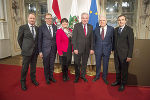 Feierten das 20-Jahr-Jubiläum des steirischen Autoclusters: Jochen Pildner-Steinburg, LR Christian Buchmann, II. LT.-Präs. Manuela Khom, LH Hermann Schützenhöfer, Helmut List und Franz Lückler (v.l.) © Foto: steiermark.at/Fischer; bei Quellenangabe honorarfrei Feierten das 20-Jahr-Jubiläum des steirischen Autoclusters: Jochen Pildner-Steinburg, LR Christian Buchmann, II. LT.-Präs. Manuela Khom, LH Hermann Schützenhöfer, Helmut List und Franz Lückler (v.l.)