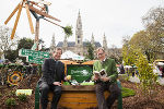 Erich Neuhold (GF Steiermark Tourismus) und LR Dr. Christian Buchmann beim 20. Steiermark-Frühling am Wiener Rathausplatz. © Steiermark Tourismus/Jürgen Hammerschmid Erich Neuhold (GF Steiermark Tourismus) und LR Dr. Christian Buchmann beim 20. Steiermark-Frühling am Wiener Rathausplatz.