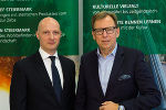 v.l.: Studienautor Florian Schwillinsky (economixs), Wirtschaftslandesrat Dr. Christian Buchmann. © Ö-Ring GmbH v.l.: Studienautor Florian Schwillinsky (economixs), Wirtschaftslandesrat Dr. Christian Buchmann.