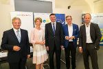 v.l.: Josef Ortner (CEO Ortner Group Villach), Gaby Schaunig (Landeshauptmann-Stellvertreterin Kärnten), Jörg Leichtfried (Infrastrukturminister), Christian Buchmann (Wirtschaftslandesrat Steiermark), Andreas Gerstenmayer (CEO AT&S Leoben). © Frankl v.l.: Josef Ortner (CEO Ortner Group Villach), Gaby Schaunig (Landeshauptmann-Stellvertreterin Kärnten), Jörg Leichtfried (Infrastrukturminister), Christian Buchmann (Wirtschaftslandesrat Steiermark), Andreas Gerstenmayer (CEO AT&S Leoben).