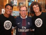 Landesrat Buchmann mit David Luiz (r.) und Thiago Silva (l.). © Martin Simonlehner Landesrat Buchmann mit David Luiz (r.) und Thiago Silva (l.).