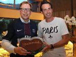 Landesrat Buchmann mit Paris Saint-Germain Trainer Unai Emery. © Martin Simonlehner Landesrat Buchmann mit Paris Saint-Germain Trainer Unai Emery.