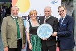 Walter Eichmann (Bürgermeister Stainz), Rosina und Alois Mochart (mhs GmbH) und Christian Buchmann (Wirtschaftslandesrat). © CIS/Schöttl Walter Eichmann (Bürgermeister Stainz), Rosina und Alois Mochart (mhs GmbH) und Christian Buchmann (Wirtschaftslandesrat).