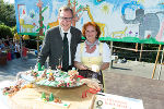 v.l.: Wirtschaftslandesrat Dr. Christian Buchmann und Geschäftsführerin Doris Wolkner-Steinberger (Tierwelt Herberstein).