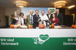 v.l.: Weinkönigin Johanna, Dr. Irmgard Herperstorfer (GenSekr. Auslandsweltbund der Österreicher), Charly Temmel (Eisikone aus der Steiermark in L.A.), LR. Dr. Christian Buchmann, Starkoch Johann Lafer, LH Hermann Schützenhöfer, Hollywoodjournalistin Barbara Gasser, Botschafter in GB Dr. Martin Eichtiger. © Steiermark Tourismus/Erwin Scheriau v.l.: Weinkönigin Johanna, Dr. Irmgard Herperstorfer (GenSekr. Auslandsweltbund der Österreicher), Charly Temmel (Eisikone aus der Steiermark in L.A.), LR. Dr. Christian Buchmann, Starkoch Johann Lafer, LH Hermann Schützenhöfer, Hollywoodjournalistin Barbara Gasser, Botschafter in GB Dr. Martin Eichtiger.