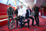 v.l.: Paul Meschuh (Regie/Drehbuch) von art media, Erich Neuhold, GF Steiermark Tourismus, Johann Lafer mit seiner Puch MS 50, LR Dr. Christian Buchmann sowie Andreas Meschuh (Bildregie/Schnitt). © Steiermark Tourismus/Bernhard Loder v.l.: Paul Meschuh (Regie/Drehbuch) von art media, Erich Neuhold, GF Steiermark Tourismus, Johann Lafer mit seiner Puch MS 50, LR Dr. Christian Buchmann sowie Andreas Meschuh (Bildregie/Schnitt).