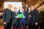 WKO Steiermark Präsident Josef Herk, Landesrat Christian Buchmann (v.l.), Spartenobmann Hermann Talowski und Landeshauptmann Hermann Schützenhöfer gratulieren dem Meister des Jahres, Michael Dorner © Foto: Fischer; bei Quellenangabe honorarfrei