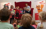 LRin Lackner startete die "Lies-was-Wochen" mit einer Vorlesestunde für Kinder eines Grazer Kindergartens
