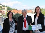 Tourismuslandesrätin Barbara Eibinger-Miedl mit Engelbert Schaumberger und seiner Gattin Brigitte (v.r.) © Land Steiermark