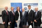 v.l.: Klaus Pseiner (GF FFG), Jost Bernasch (GF Virtual Vehicle), Barbara Eibinger-Miedl (Wirtschaftslandesrätin), Helmut List (CEO AVL List), Harald Kainz (Rektor TU Graz), Hermann Steffan (Wissenschaftlicher Leiter Virtual Vehicle). © Virtual Vehicle v.l.: Klaus Pseiner (GF FFG), Jost Bernasch (GF Virtual Vehicle), Barbara Eibinger-Miedl (Wirtschaftslandesrätin), Helmut List (CEO AVL List), Harald Kainz (Rektor TU Graz), Hermann Steffan (Wissenschaftlicher Leiter Virtual Vehicle).