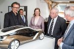 Landeshauptmann Hermann Schützenhöfer und Wirtschaftslandesrätin Barbara Eibinger-Miedl zeigen sich sehr erfeut über die Entscheidung der Voestalpine, ein neues Edelstahlwerk in Kapfenberg zu errichten © FH Joanneum/Manfred Terler; bei Quellenangabe honorarfrei Landeshauptmann Hermann Schützenhöfer und Wirtschaftslandesrätin Barbara Eibinger-Miedl zeigen sich sehr erfeut über die Entscheidung der Voestalpine, ein neues Edelstahlwerk in Kapfenberg zu errichten