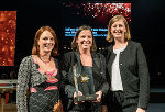 Eva Sigl und Andrea Heinzle (Qualizyme Diagnostics) mit Wirtschaftslandesrätin Barbara Eibinger-Miedl. © SFG Eva Sigl und Andrea Heinzle (Qualizyme Diagnostics) mit Wirtschaftslandesrätin Barbara Eibinger-Miedl.