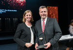 Harald Kastl (EPCOS) mit Wirtschaftslandesrätin Barbara Eibinger-Miedl. © SFG Harald Kastl (EPCOS) mit Wirtschaftslandesrätin Barbara Eibinger-Miedl.