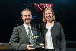 Christian Hill (MedUni, Institut für Biophysik) mit Wirtschaftslandesrätin Barbara Eibinger-Miedl. © SFG Christian Hill (MedUni, Institut für Biophysik) mit Wirtschaftslandesrätin Barbara Eibinger-Miedl.