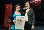 Louisa Forstner (Megasus Horsetech) mit Wirtschaftslandesrätin Barbara Eibinger-Miedl. © SFG Louisa Forstner (Megasus Horsetech) mit Wirtschaftslandesrätin Barbara Eibinger-Miedl.