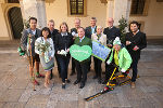 Landesrätin Barbara Eibinger-Miedl und STG-Geschäftsführer Erich Neuhold mit den GeschäftsführerInnen der neun steirischen Tourismus-Regionen. © Steiermark Tourismus/Loder Landesrätin Barbara Eibinger-Miedl und STG-Geschäftsführer Erich Neuhold mit den GeschäftsführerInnen der neun steirischen Tourismus-Regionen.