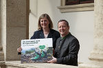 Tourismuslandesrätin Barbara Eibinger-Miedl mit Steiermark Tourismus-Geschäftsführer Erich Neuhold. © Steiermark Tourismus/Scheriau Tourismuslandesrätin Barbara Eibinger-Miedl mit Steiermark Tourismus-Geschäftsführer Erich Neuhold.