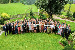Gruppenfoto mit den Stipendiatinnen und Stipendiaten aus der Steiermark beim diesjährigen Steirertreffen in Alpbach. © Prantl; bei Quellenangabe honorarfrei Gruppenfoto mit den Stipendiatinnen und Stipendiaten aus der Steiermark beim diesjährigen Steirertreffen in Alpbach.