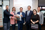 Nahed Hatahet, LR Barbara Eibinger-Miedl, LH-Stv. Michael Schickhofer, Wilfried Eichlseder, Ingrid Brodnig und Florian Hampel (v.l.) am Red-Bull-Ring. © Bilder: Land Steiermark/Erwin Scheriau; Verwendung bei Quellenangabe honorarfrei Nahed Hatahet, LR Barbara Eibinger-Miedl, LH-Stv. Michael Schickhofer, Wilfried Eichlseder, Ingrid Brodnig und Florian Hampel (v.l.) am Red-Bull-Ring.