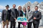 v.l.: Bürgermeister Ramsau/Dachstein Ernst Fischbacher, Planai- und Dachstein-GF Dir. Georg Bliem, Tourismuslandesrätin Barbara Eibinger-Miedl, Dachstein-Königin Patricia Schrempf, Wirtschafts- und Tourismus-Landesrat Markus Achleitner, Bürgermeister Obertraun Egon Höll.