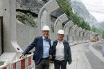 Verkehrslandesrat Anton Lang und Bürgermeister Ludwig Gottsbacher beim Lokalaugenschein an der Baustelle „Steinerne Jungfrau“.