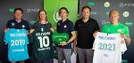 v.l.: VfL-Cheftrainer Oliver Glasner, Landesrätin Barbara Eibinger-Miedl, VfL-Geschäftsführer Michael Meeske, IFCS-Geschäftsführer Kian Walizadeh und VfL-Spieler Xaver Schlager. © GEPA/Harald Steiner