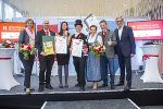 Wirtschaftslandesrätin Barbara Eibinger-Miedl (li.) und WKO Steiermark Präsident Josef Herk (re.) gratulieren den Nachfolgern des Jahres 2019 (v.l.): Ronald Hohl mit Ehefrau, Christoph Kagerbauer, Birgit und Christoph Rodler. © Fischer Wirtschaftslandesrätin Barbara Eibinger-Miedl (li.) und WKO Steiermark Präsident Josef Herk (re.) gratulieren den Nachfolgern des Jahres 2019 (v.l.): Ronald Hohl mit Ehefrau, Christoph Kagerbauer, Birgit und Christoph Rodler.