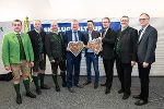 Gemeindevorstand Herbert Hansmann, Martin Hochrainer (OK), OK-Chef Christoph Prüller, Landeshauptmann-Stellvertreter Anton Lang, Mario Stecher, Sportlicher Leiter Skispringen und Nordische Kombination im ÖSV, Sportlandesrat Christopher Drexler, Bürgermeister Klaus Neuper und NAbg. Karl Schmidhofer, Präsident des steirischen Skiverbandes, (v.l.) bei der Präsentation des Programms für das Weltcup-Skifliegen am Kulm 2020. © steiermark.at/Streibl; Nutzung bei Quellenangabe honorarfrei Gemeindevorstand Herbert Hansmann, Martin Hochrainer (OK), OK-Chef Christoph Prüller, Landeshauptmann-Stellvertreter Anton Lang, Mario Stecher, Sportlicher Leiter Skispringen und Nordische Kombination im ÖSV, Sportlandesrat Christopher Drexler, Bürgermeister Klaus Neuper und NAbg. Karl Schmidhofer, Präsident des steirischen Skiverbandes, (v.l.) bei der Präsentation des Programms für das Weltcup-Skifliegen am Kulm 2020. © steiermark.at/Streibl; Nutzung bei Quellenangabe honorarfrei