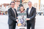v.l.n.r. Kulturlandesrat Christopher Drexler, Monika Primas, Geschäftsführerin der Volkskultur Steiermark GmbH und Kulturstadtrat Günter Riegler präsentieren das Programm „Volkskultur.bewegt.Graz.20x20“ © steiermark.at / Streibl v.l.n.r. Kulturlandesrat Christopher Drexler, Monika Primas, Geschäftsführerin der Volkskultur Steiermark GmbH und Kulturstadtrat Günter Riegler präsentieren das Programm „Volkskultur.bewegt.Graz.20x20“ © steiermark.at / Streibl
