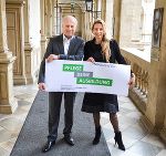 LR Seitinger und LR Bogner-Strauß wollen mit neuer Pflegeassistenz-Ausbildung mehr Jugendliche für die Pflege begeistern. © Land Steiermark; Nutzung bei Quellenangabe honorarfrei LR Seitinger und LR Bogner-Strauß wollen mit neuer Pflegeassistenz-Ausbildung mehr Jugendliche für die Pflege begeistern. © Land Steiermark; Nutzung bei Quellenangabe honorarfrei