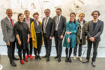 Wolfgang Muchitsch (UMJ), Marleen Leitner (studio ASYNCHROME), Michael Schitnig (studio ASYNCHROME), Evamaria Schaller, LR Christopher Drexler, Michael Haider (Leiter des Österreichischen Kulturforums New York), Eva Pichler (zweintopf), Josef Wurm, Roman Grabner (Kurator) bei der Eröffnung der Ausstellung „Die Freiheit wird eine Episode gewesen sein…“ in den Räumen des Österreichischen Kulturforums New York