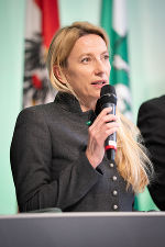 Gesundheitslandesrätin Juliane Bogner-Strauß unterstreicht, dass mit den fünf weiteren neu eröffneten steirischen Gesundheitszentren die Gesundheitsversorgung in der Steiermark weiter auf dem Weg Richtung Zukunft sei. © Foto: Land Steiermark/Streibl; bei Quellenangabe honorarfrei Gesundheitslandesrätin Juliane Bogner-Strauß unterstreicht, dass mit den fünf weiteren neu eröffneten steirischen Gesundheitszentren die Gesundheitsversorgung in der Steiermark weiter auf dem Weg Richtung Zukunft sei. © Foto: Land Steiermark/Streibl; bei Quellenangabe honorarfrei
