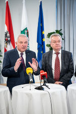 LH Schützenhöfer und LH-Stv. Lang appellieren an die Steirerinnen und Steirer durchzuhalten. © steiermark.at/Streibl; Verwendung bei Quellenangabe honorarfrei LH Schützenhöfer und LH-Stv. Lang appellieren an die Steirerinnen und Steirer durchzuhalten. © steiermark.at/Streibl; Verwendung bei Quellenangabe honorarfrei