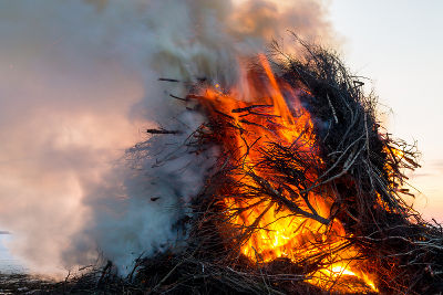 Symbolbild Brauchtumsfeuer