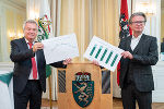 LH-Stv. Anton Lang (l.) und LR Christopher Drexler (r.) stellten den steirischen Rechnungsabschluss 2019 vor. © Bilder: Land Steiermark/Jesse Streibl, Verwendung bei Quellenangabe honorarfrei LH-Stv. Anton Lang (l.) und LR Christopher Drexler (r.) stellten den steirischen Rechnungsabschluss 2019 vor. © Bilder: Land Steiermark/Jesse Streibl, Verwendung bei Quellenangabe honorarfrei