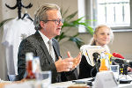 LR Christopher Drexler und Daniela Grabovac (Antidiskriminierungsstelle Steiermark) © Bild:Land Steiermark/Streibl; Verwendung bei Quellenangabe honorarfrei LR Christopher Drexler und Daniela Grabovac (Antidiskriminierungsstelle Steiermark) © Bild:Land Steiermark/Streibl; Verwendung bei Quellenangabe honorarfrei