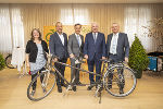 Verkehrsstadträtin Elke Kahr, Vizebürgermeister Mario Eustacchio, Bürgermeister Siegfried Nagl, Landeshauptmann Hermann Schützenhöfer und Landeshauptmann-Stellvertreter Anton Lang (v.l) haben heute den Masterplan „RADMOBIL Graz 2030“ vorgestellt. © Stadt Graz/Foto Fischer; Nutzung bei Quellenangabe honorarfrei Verkehrsstadträtin Elke Kahr, Vizebürgermeister Mario Eustacchio, Bürgermeister Siegfried Nagl, Landeshauptmann Hermann Schützenhöfer und Landeshauptmann-Stellvertreter Anton Lang (v.l) haben heute den Masterplan „RADMOBIL Graz 2030“ vorgestellt. © Stadt Graz/Foto Fischer; Nutzung bei Quellenangabe honorarfrei